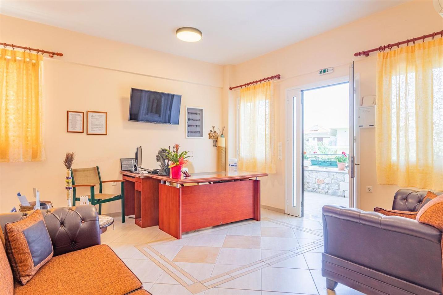 Vasiliki Apartments Stoupa Bagian luar foto
